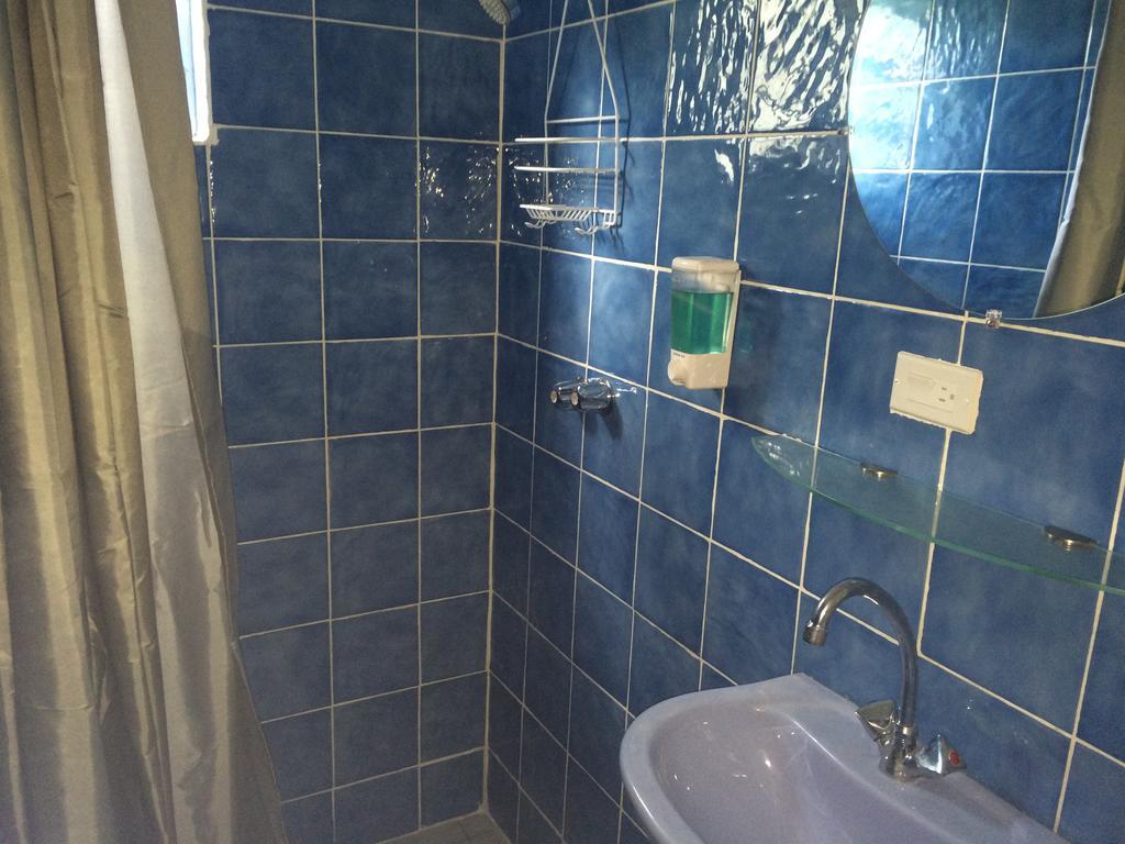 Vicky'S Keys Hostel Upper Princeʼs Quarter 外观 照片