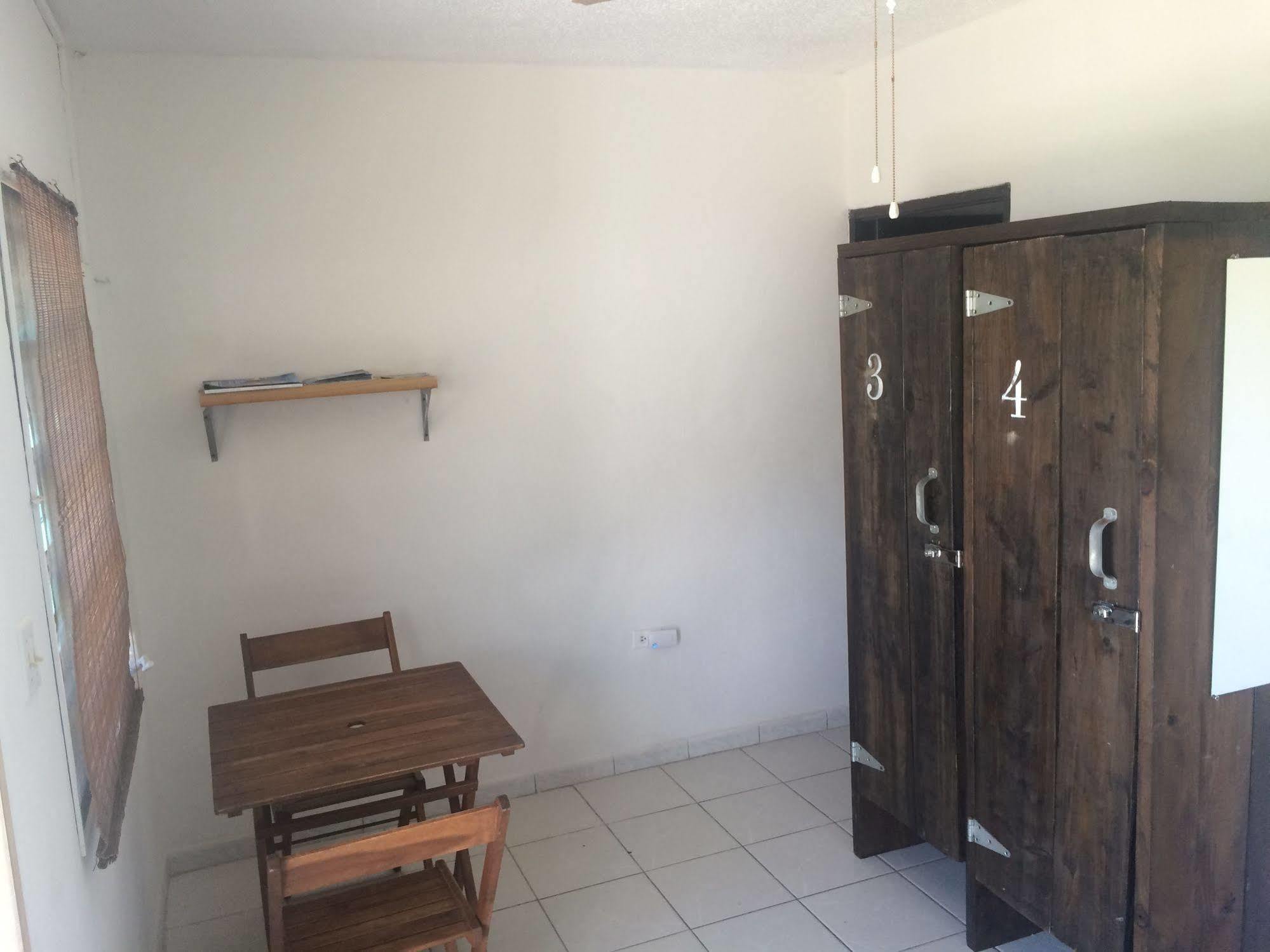 Vicky'S Keys Hostel Upper Princeʼs Quarter 外观 照片