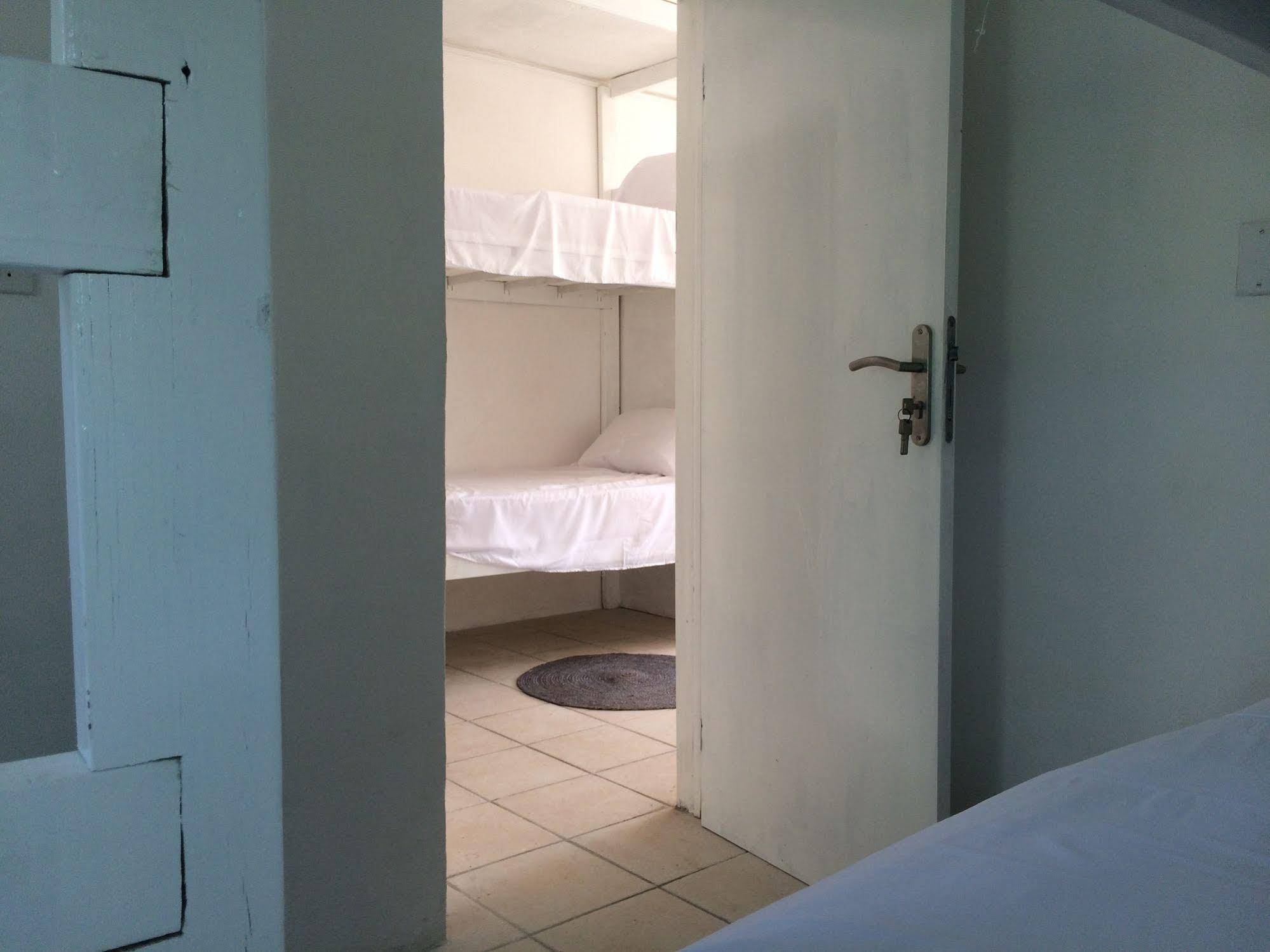 Vicky'S Keys Hostel Upper Princeʼs Quarter 外观 照片